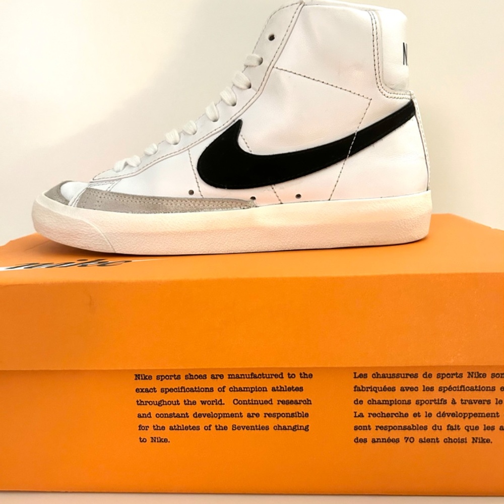 Nike Blazer Mid '77 Woman’s 7 - Picture 2 of 4